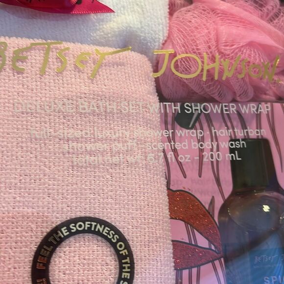 Betsey Johnson Shower Wrap, hair turban & Bath Set - Picture 5 of 8